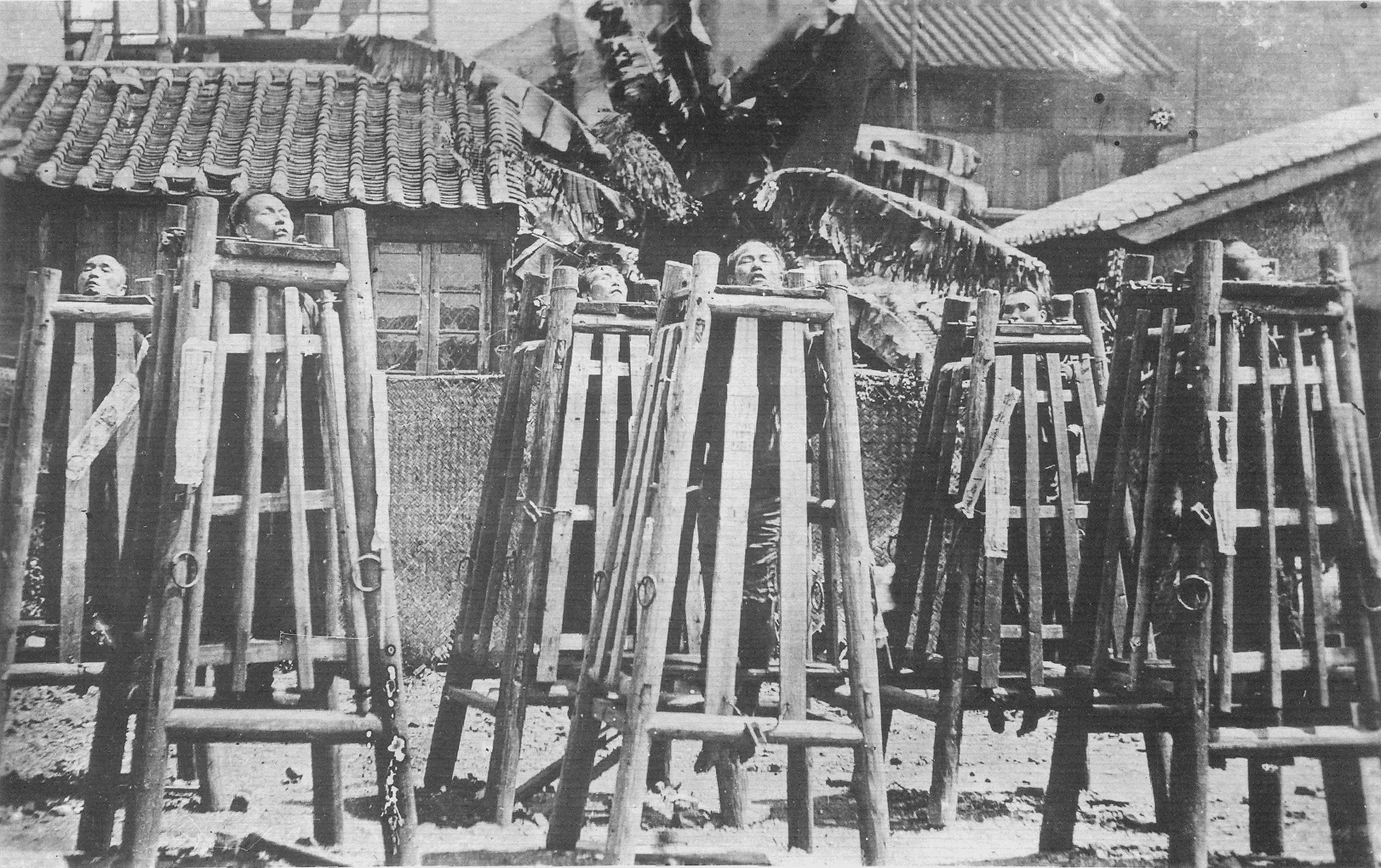 战后被立枷处死的义和团拳民。