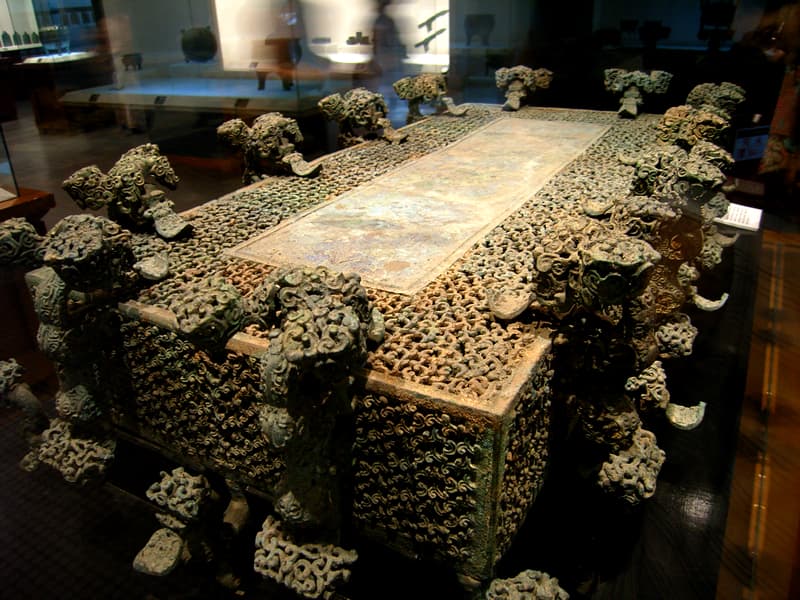 云纹铜禁，楚国，制成于大约公元前552年，现藏于河南省博物院